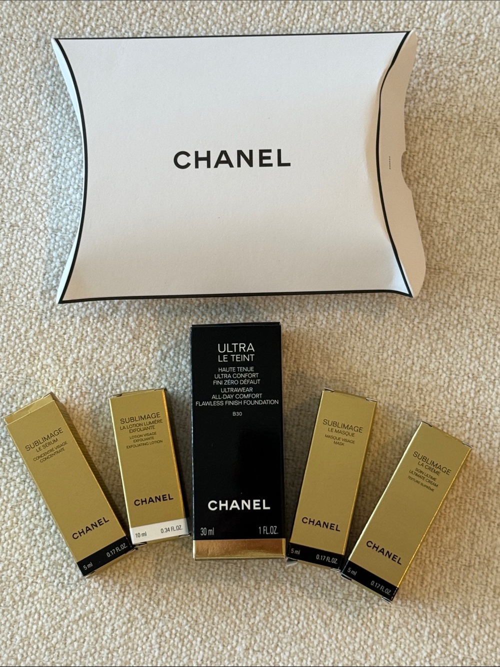 NEW CHANEL ULTRA LE TEINT FOUNDATION B30 + Free Samples